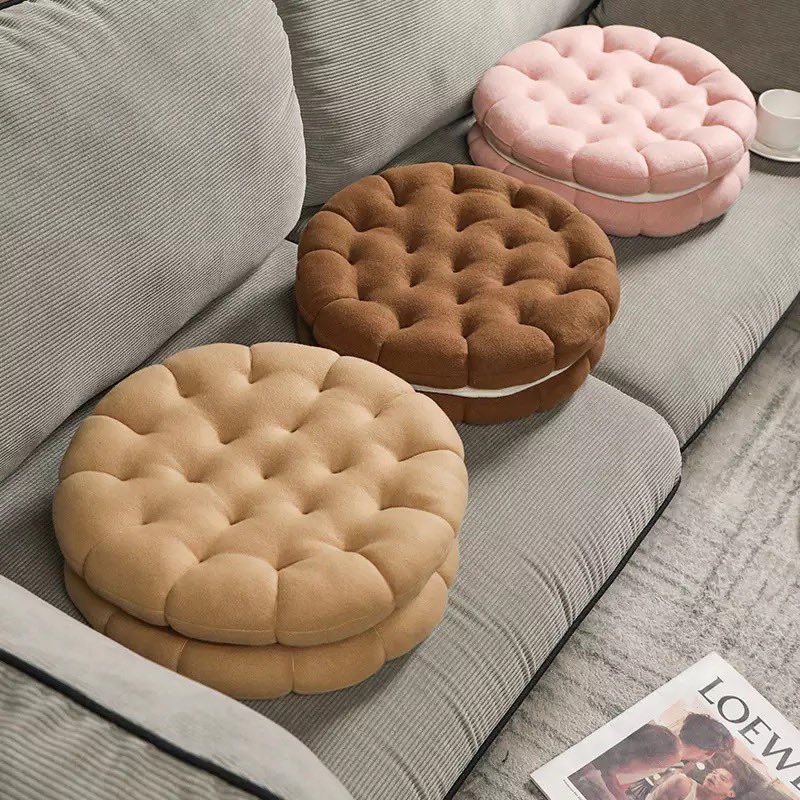 Exulansista's tweet photo. Cookie pillows. 🍪 https://t.co/TwNoFPTVSx