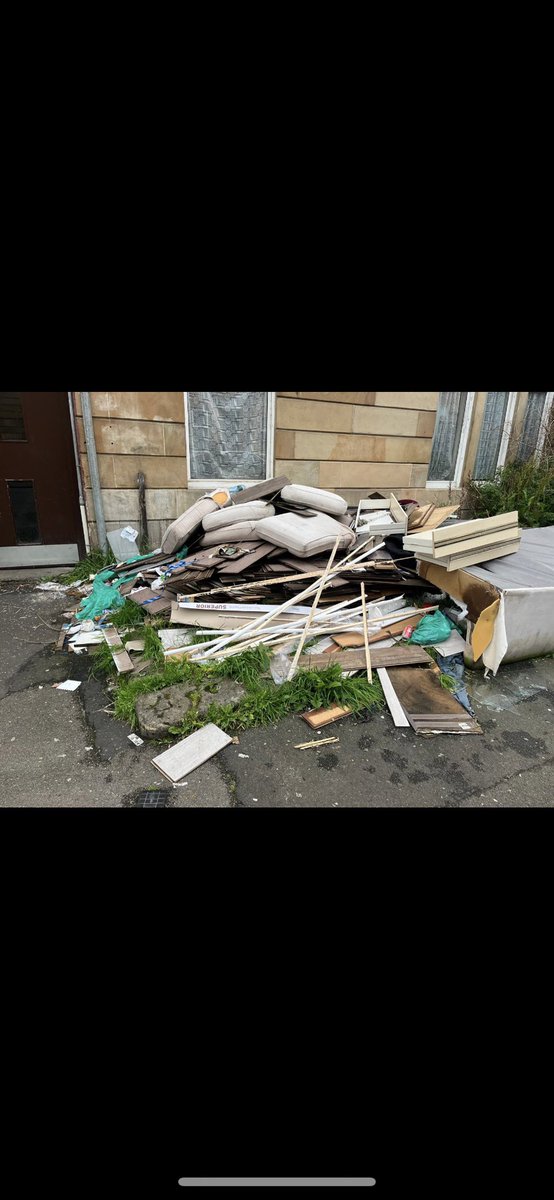 Excelenviron's tweet photo. Excel technicians do a great job again so proud of team they uplifted this bulk in Govan Hill today for Glasgow city council #greatworkguys https://t.co/o7S1HRZWFO
