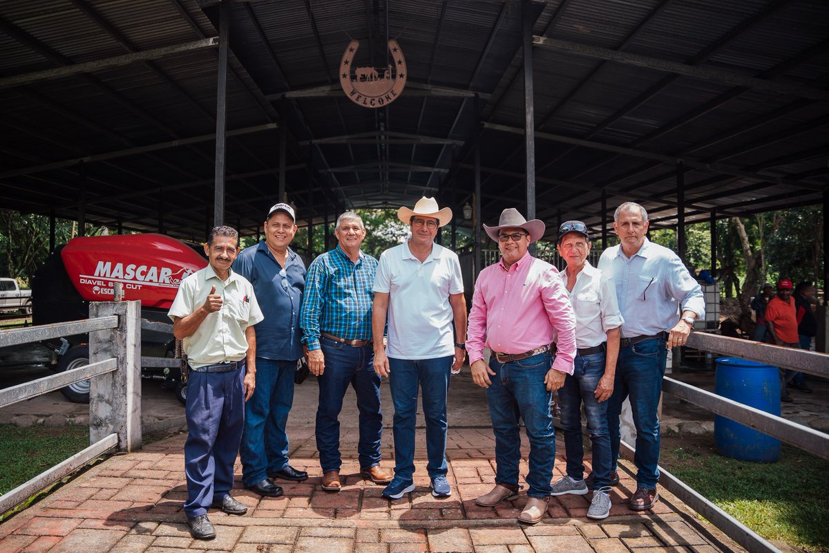 Agradecido y feliz de compartir en  el Distrito de Gualaca, con gente afable en estas Patronales de Nuestra Señora de Los Ángeles.