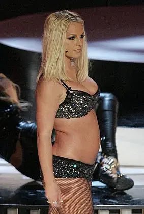 MerGarza's tweet photo. Y pensar que TODO el mundo dijo que Britney Spears estaba gorda en la presentación de Gimmie More en los MTVs del 2007, y no mames 🙃

Los 00’s con las heroin chics, nos tenían bien distorsionadas. 🫠 https://t.co/uit8ChDK5v