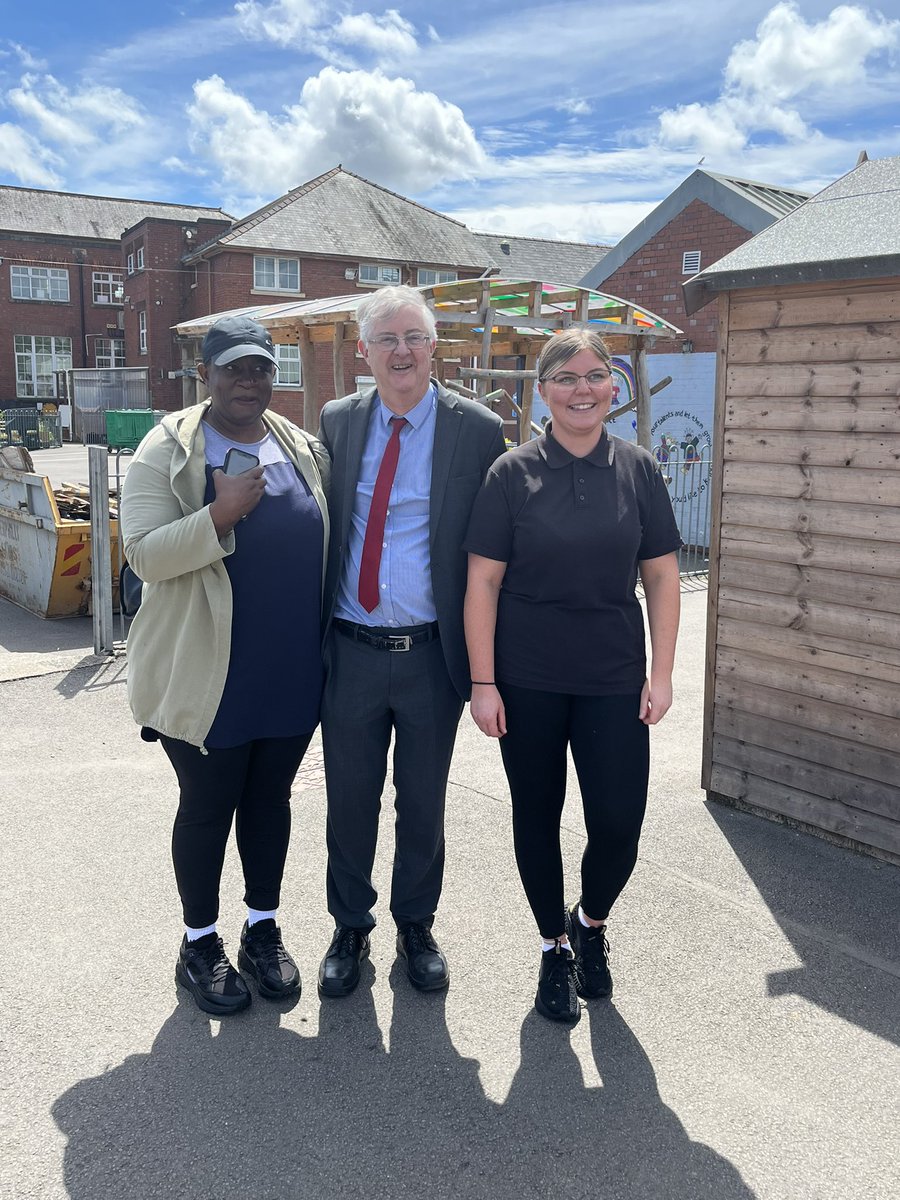 Cardiff School Meals (@cardiffschmeals) on Twitter photo Our amazing catering team <a href="/HTPSchool/">Herbert Thompson</a> were delighted to meet <a href="/MarkDrakeford/">Mark Drakeford 🏴</a> on his visit to <a href="/FoodandFunCdiff/">Cardiff Food and Fun</a> Our amazing catering team <a href="/HTPSchool/">Herbert Thompson</a> were delighted to meet <a href="/MarkDrakeford/">Mark Drakeford 🏴</a> on his visit to <a href="/FoodandFunCdiff/">Cardiff Food and Fun</a>
