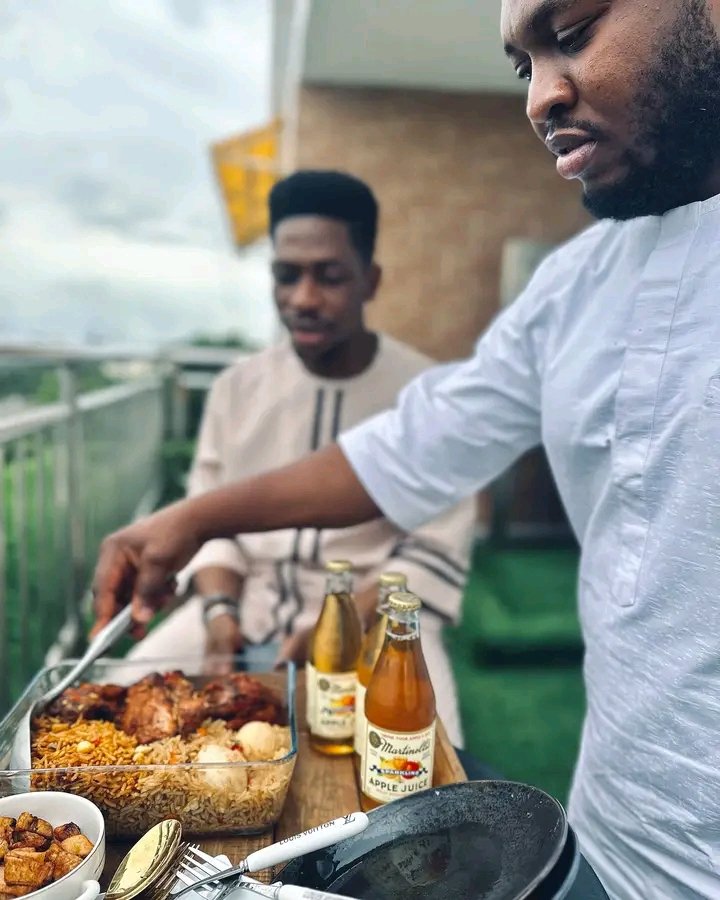 deborahpaulenen's tweet photo. August visitor π
@mosesbliss thanks for stopping by for a meal, a chat and prayer my dear brother π. It was a much needed catch up ππ«ΆπΏπ«
@sam_hawthorn thank you my bibi for always stuffing me and my friends with delicious food ππ₯°π₯Ήπ₯°π
#Repost #mosesbliss #DeBee https://t.co/MrKr5hgfQv