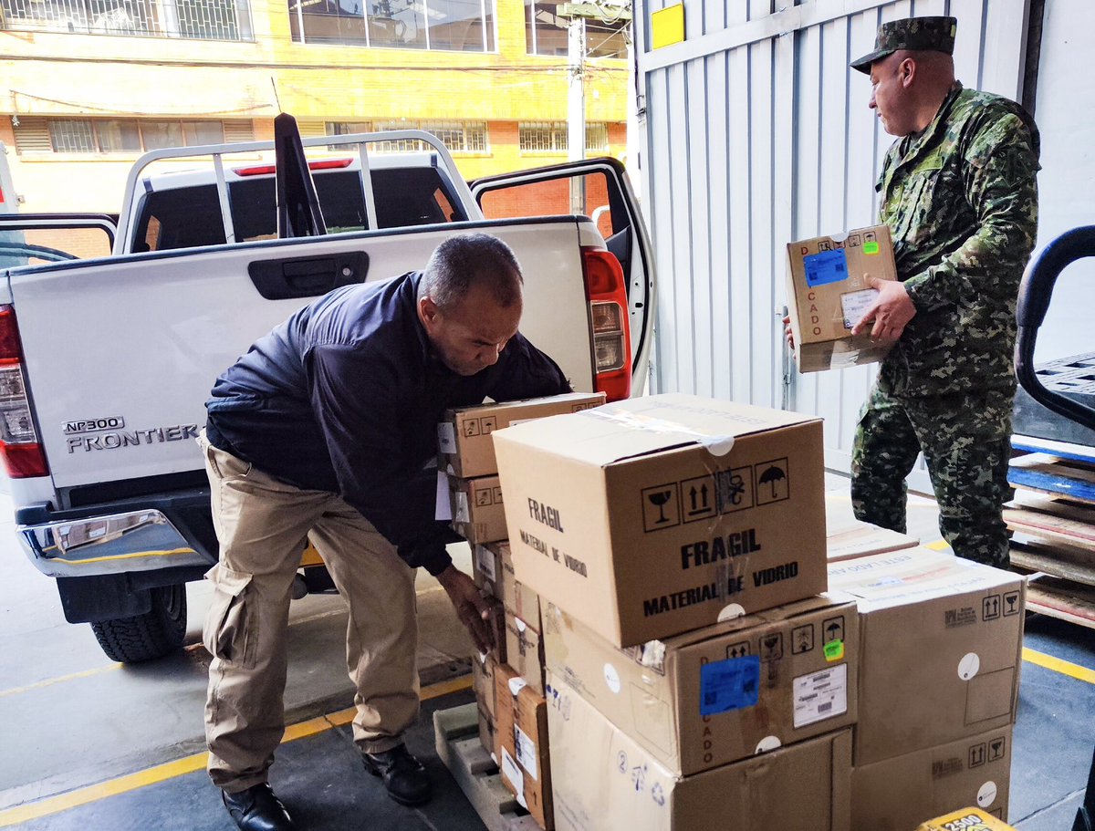 BanMedicamentos's tweet photo. Entregamos donación de 22.650 unidades de medicamentos e insumos médicos a la unidad militar “BAACA 13 General Fernando Landazabal Reyes”, para apoyar la emergencia que sucedió en Quetame y Puente Quetame en Cundinamarca. 🇨🇴

#Salud #Medicamentos #Donación https://t.co/EhCeyeKNxK