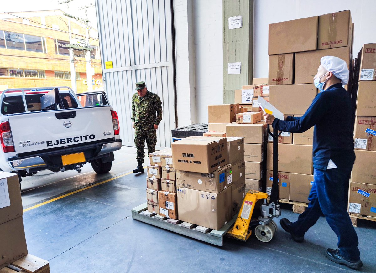 BanMedicamentos's tweet photo. Entregamos donación de 22.650 unidades de medicamentos e insumos médicos a la unidad militar “BAACA 13 General Fernando Landazabal Reyes”, para apoyar la emergencia que sucedió en Quetame y Puente Quetame en Cundinamarca. 🇨🇴

#Salud #Medicamentos #Donación https://t.co/EhCeyeKNxK