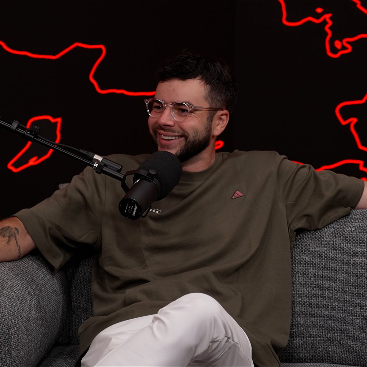 100T_Cast's tweet photo. NADESHOT GETS MARRIED! 💎

New episode of 'Nadeshot Knows' out today! 👀
▶️ Watch here: https://t.co/nBTJKrRiet https://t.co/fexfF3E3Qk