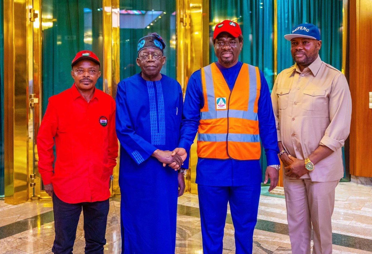 OgunwatchNG's tweet photo. President Tinubu Meets Labour Leaders After #subsidyprotests
President Bola Tinubu held a meeting with the leaders of the Organised Labour Unions, including the Nigeria Labour Congress and the Trade Union Congress, at the State House in Abuja.
The meeting took place shortly after organised labour had conducted protests in various states against the fuel subsidy removal.