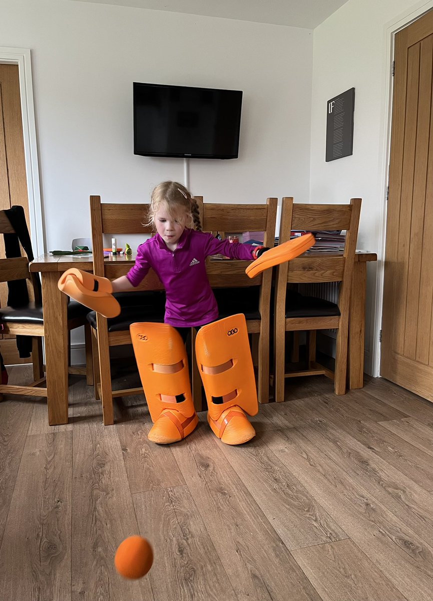 I’ve managed to convert my little 7 year old sister Charlotte! Hockey Goalkeepers are amazing people and it’s so much fun too. No you can’t borrow my kit! Get your own! @OBOhockeyUK @EnglandHockey @mh1_coaching @MaddieHinch @GarstangHockey @Stonyhurst