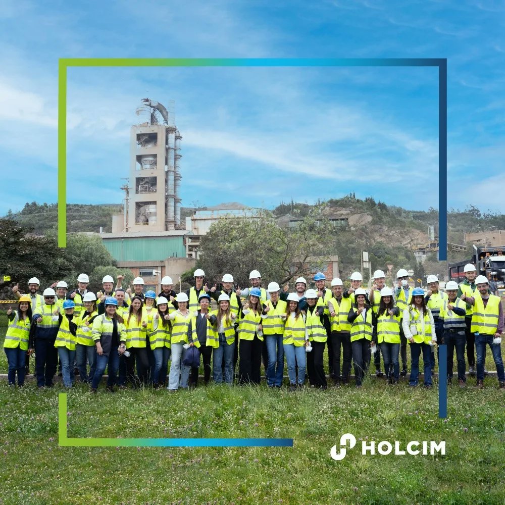 HOLCIMColombia1's tweet image. Estudiantes de la @HSGStGallen de Suiza y de la @uniandes, visitaron nuestra #PlantaCementoNobsa (Boyacá) y #PlantaConcretoPuenteAranda (Bogotá), para conocer los procesos de producción, empaque y despacho. 
#ConstruyendoProgreso #ConstruyendoTalento