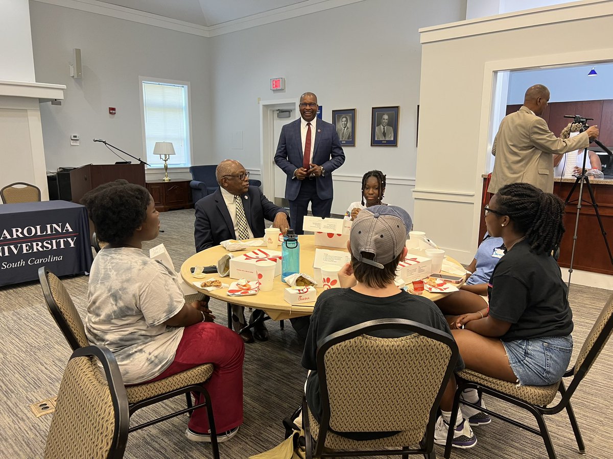lsskardon's tweet photo. Amazing third day in Orangeburg! Loved meeting with Cecil Williams, touring the All Star Bowling Lanes and SCSU, learning about the Orangeburg Massacre, HBCUs and hearing from @RepJamesClyburn! #history #civilrights #sc https://t.co/5rIkOvALSj