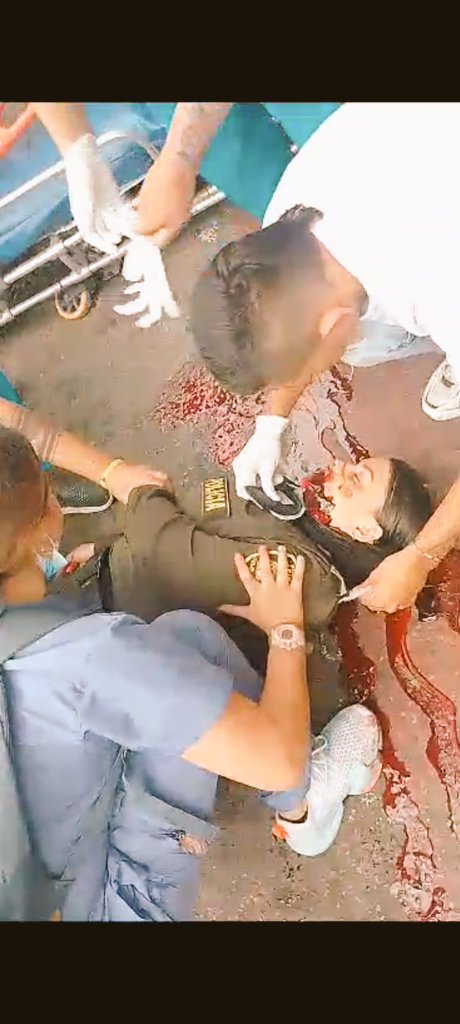 CentroNotici's tweet photo. Última Hora En Centro Noticias Huila: Tal como lo habían anunciado las autoridades la guerrilla de las Farc iniciaron el plan pistola contra la policía y miembros del ejército, acaban de matar a una joven policía en el barrio Calixto de Neiva. https://t.co/PEJuk31zeh