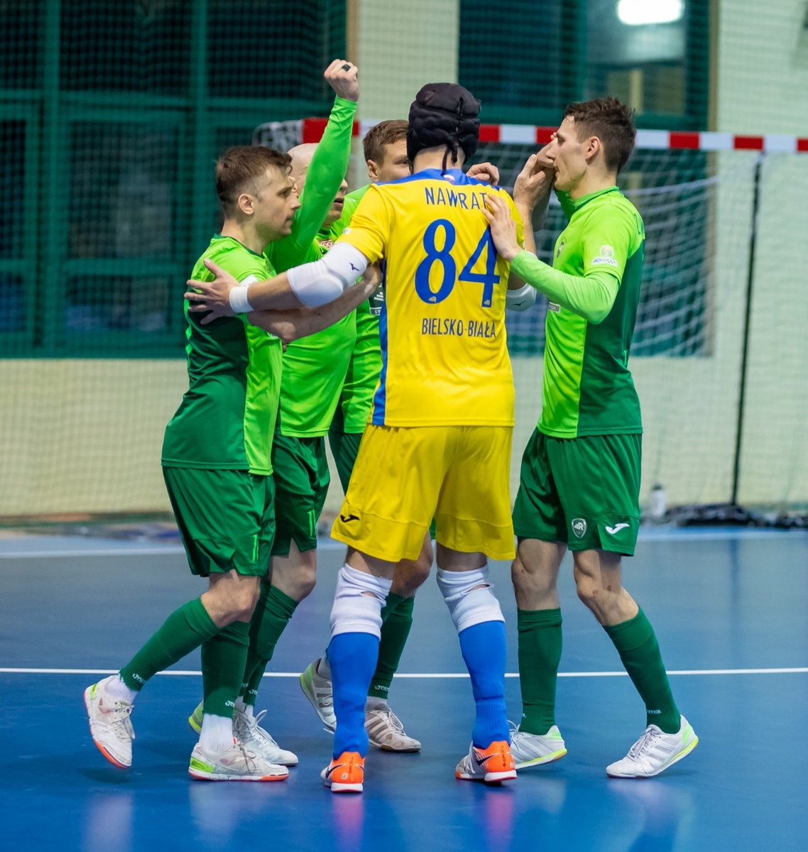 FutsalEkstra's tweet photo. .@FutsalRekord w pierwszym swoim meczu sparingowym wygrał z mistrzem Węgier 🇭🇺 #HaladasVSE 6⃣:4⃣ #CzasNaFutsal https://t.co/pOUs4jDlFj