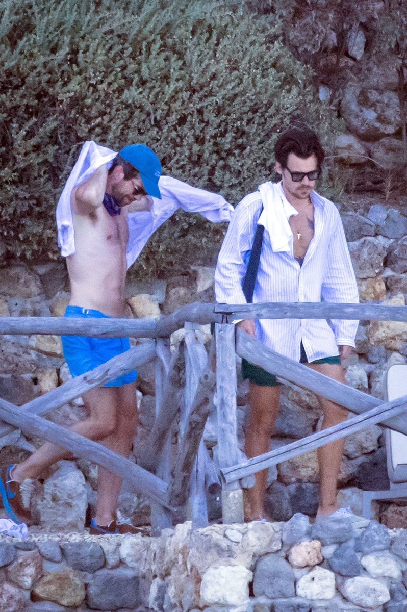 hsdcandids's tweet photo. Harry and Xander in Italy recently! https://t.co/sH6HNYE61L
