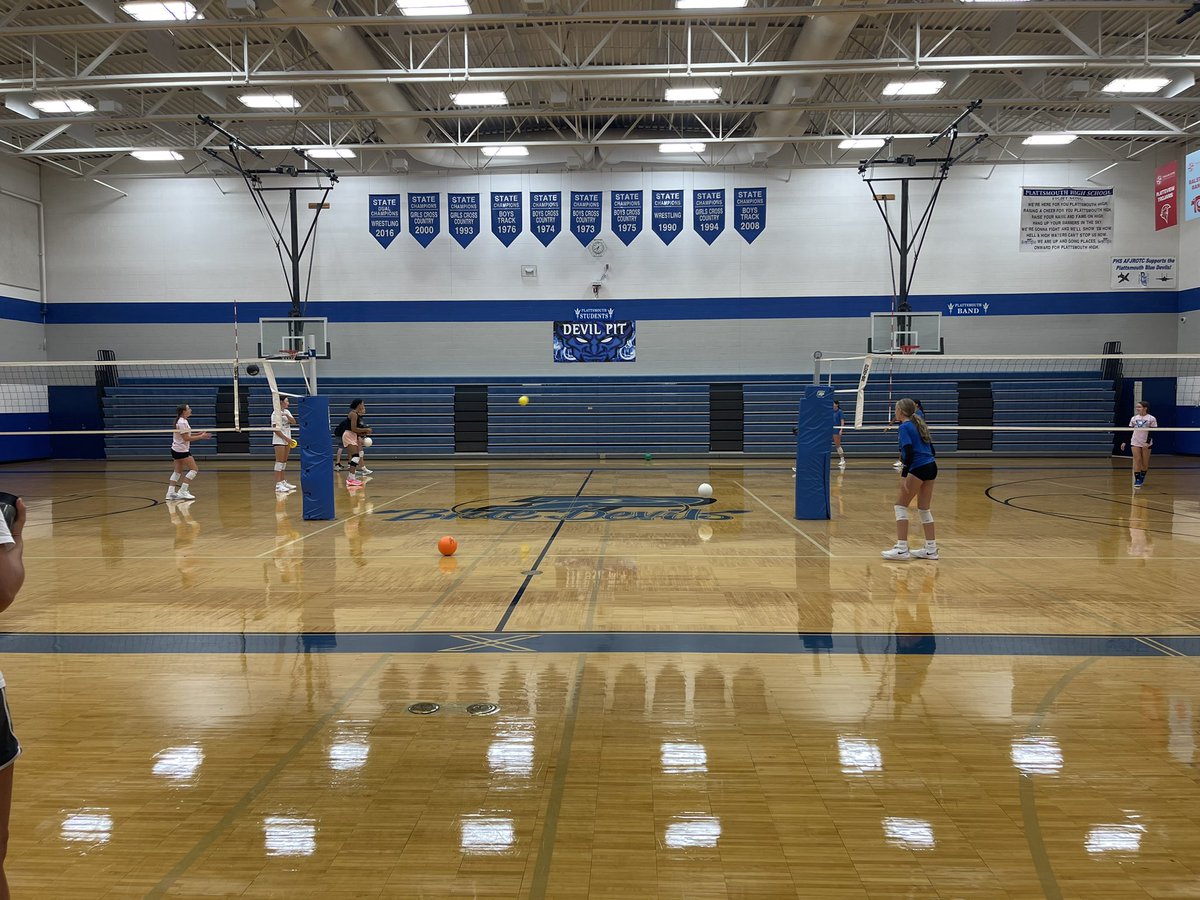 BlueDevilVB's tweet photo. No such thing as ‘all work and no play’
Last day of open gym dodge ball and the impossible burpee lap!! These girls are putting in WORK
💙👊🏻🏐💪🏼
#ddddd https://t.co/Y4Cw9GLRzN