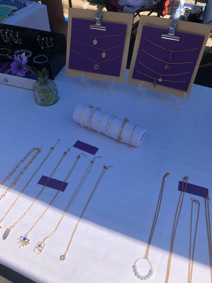 GeorgetownFM's tweet image. Discover the finest treasures at the Georgetown Farmers' Market ✨ Our amazing vendors have hand-crafted jewelry waiting for you to discover. Stop by every Saturday from 8:00 AM to 12:30 PM! #georgetownfarmersmarket #haltonhills