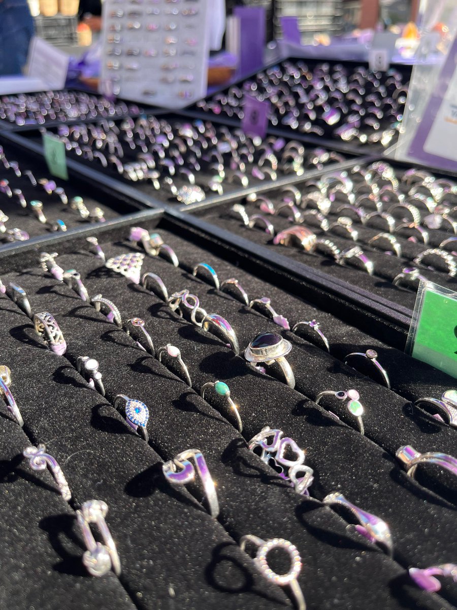 GeorgetownFM's tweet image. Discover the finest treasures at the Georgetown Farmers' Market ✨ Our amazing vendors have hand-crafted jewelry waiting for you to discover. Stop by every Saturday from 8:00 AM to 12:30 PM! #georgetownfarmersmarket #haltonhills