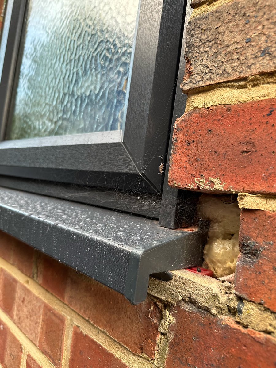 mos_es_prius's tweet photo. @anglianbp the rain comes this is how #anglianwindows fitters left this 🏠 NOT #GREAT #stig https://t.co/ioEBFmrssd