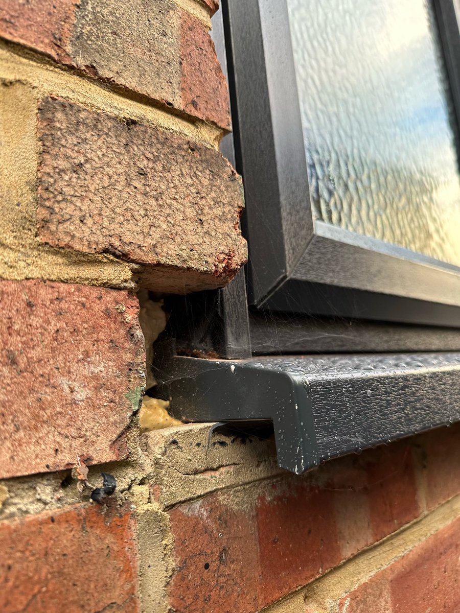 mos_es_prius's tweet photo. @anglianbp the rain comes this is how #anglianwindows fitters left this 🏠 NOT #GREAT #stig https://t.co/ioEBFmrssd