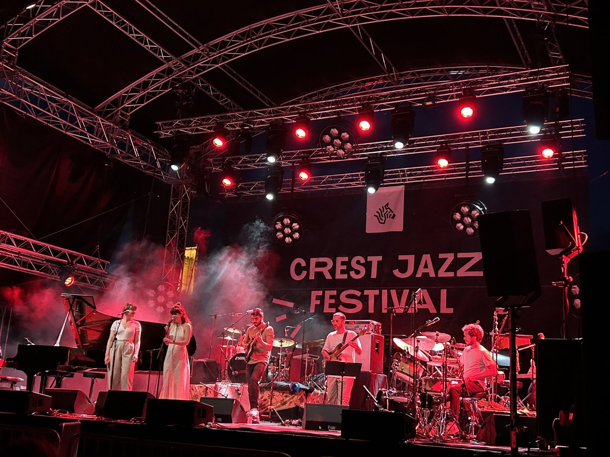 OPonsoye's tweet image. De la vigueur de la culture dans les territoires. Soirée de la #spedidam au #crestjazzfestival #hugolipi #nirinarakotomavo #sixun @VilledeCrest un rendez-vous annuel à Crest toujours aussi pointu et ouvert aux publics #thomasdepourquery #jazz #festival #culture