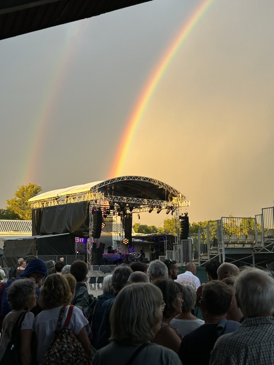 OPonsoye's tweet image. De la vigueur de la culture dans les territoires. Soirée de la #spedidam au #crestjazzfestival #hugolipi #nirinarakotomavo #sixun @VilledeCrest un rendez-vous annuel à Crest toujours aussi pointu et ouvert aux publics #thomasdepourquery #jazz #festival #culture