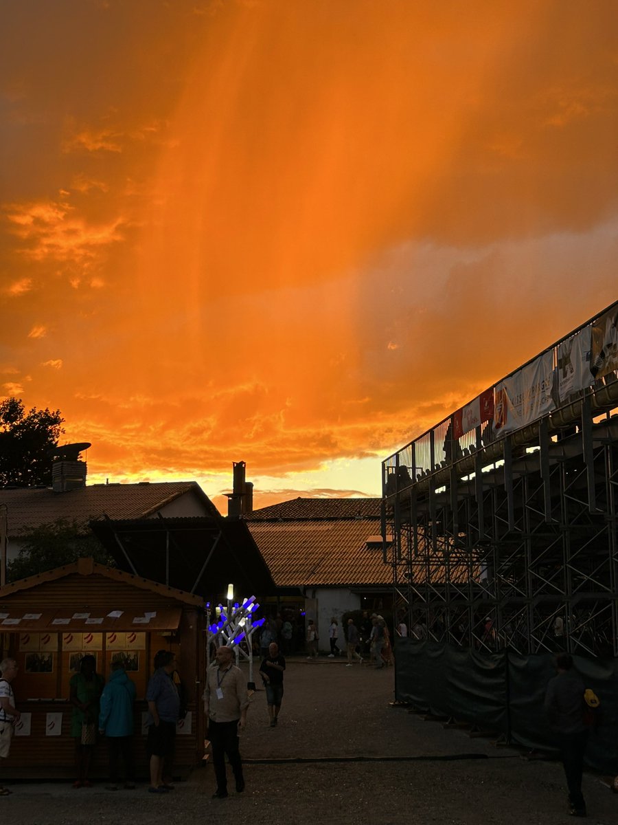 OPonsoye's tweet image. De la vigueur de la culture dans les territoires. Soirée de la #spedidam au #crestjazzfestival #hugolipi #nirinarakotomavo #sixun @VilledeCrest un rendez-vous annuel à Crest toujours aussi pointu et ouvert aux publics #thomasdepourquery #jazz #festival #culture