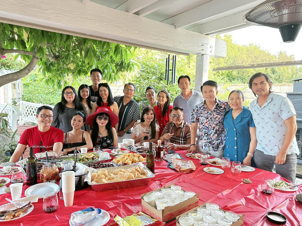 Đức Tiến bên những người bạn thân yêu tại Mỹ 8/2023