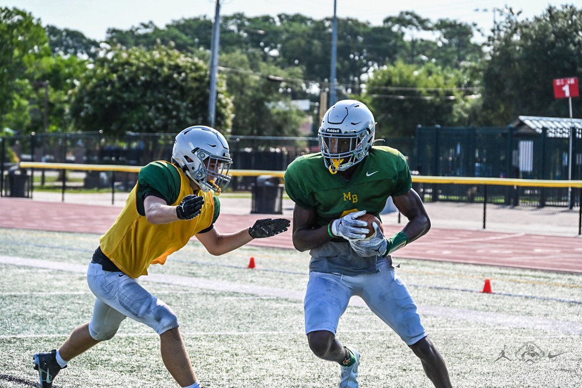 MBSeahawks_FB's tweet photo. Compete, repeat ๐ Full Pads! #TheBeach #BeachMade #PadsOn https://t.co/wiw8TWDAE0