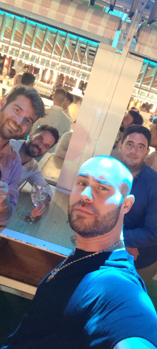 antoniodeljunco's tweet photo. De cuando se podía ir al #Iguana #Guachines con @Tyocondrogas #ValenTinoóValen #Fransis #VengaAustedeEh https://t.co/VXxDAPI1FJ