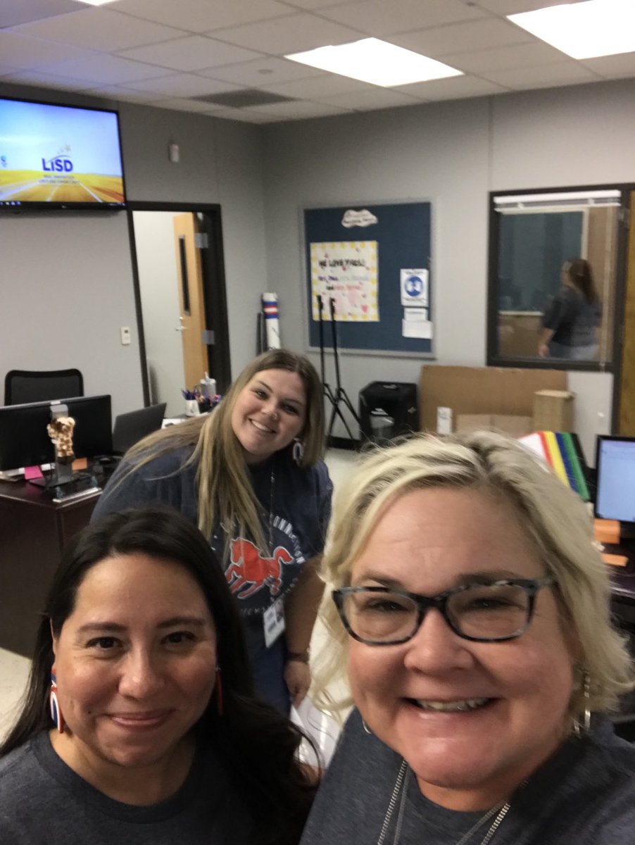 honderichc's tweet photo. Mrs. Diaz and Ms. Nichols takes great care us!!@McFadden_LISD⁦ @tabbyrich4⁩ https://t.co/69YpcEkMSS