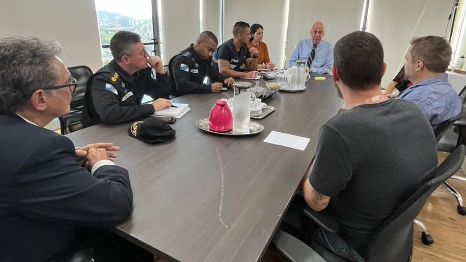 niltoncaldeira's tweet photo. Reunião de ajustes finais para ação de reordenamento no comércio da Lapa. https://t.co/rXBGO3wWBo