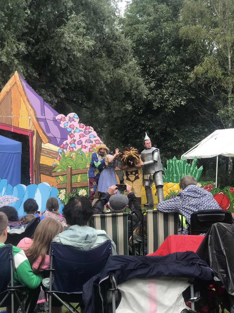 nutdm's tweet photo. Great entertainment by @Immersion_Thtr the wizard of oz @MiltonCountryPk and missed most of the rain 👍 https://t.co/5xoEIGs4JQ