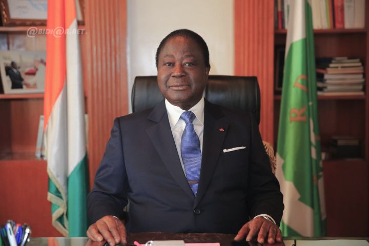 diallousmane's tweet photo. C'est avec une immense tristesse que j'adresse mes condoléances les plus sincères à la famille de l'ancien président M. Henri Konan Bédié, à ses proches et à la Côte d'Ivoire. Son engagement et ses actions inspirantes perdureront. Que son âme repose en paix. #RIPHKB 🇨🇮 https://t.co/98vVcZ0pXP