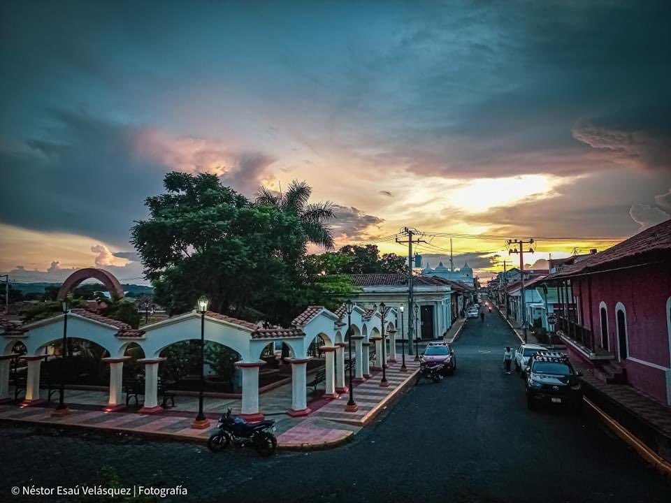 Un hermoso atardecer en León 🌅🧡

📸Néstor Esaú Velázquez 

#ConozcamosNicaragua
#Nicaragua