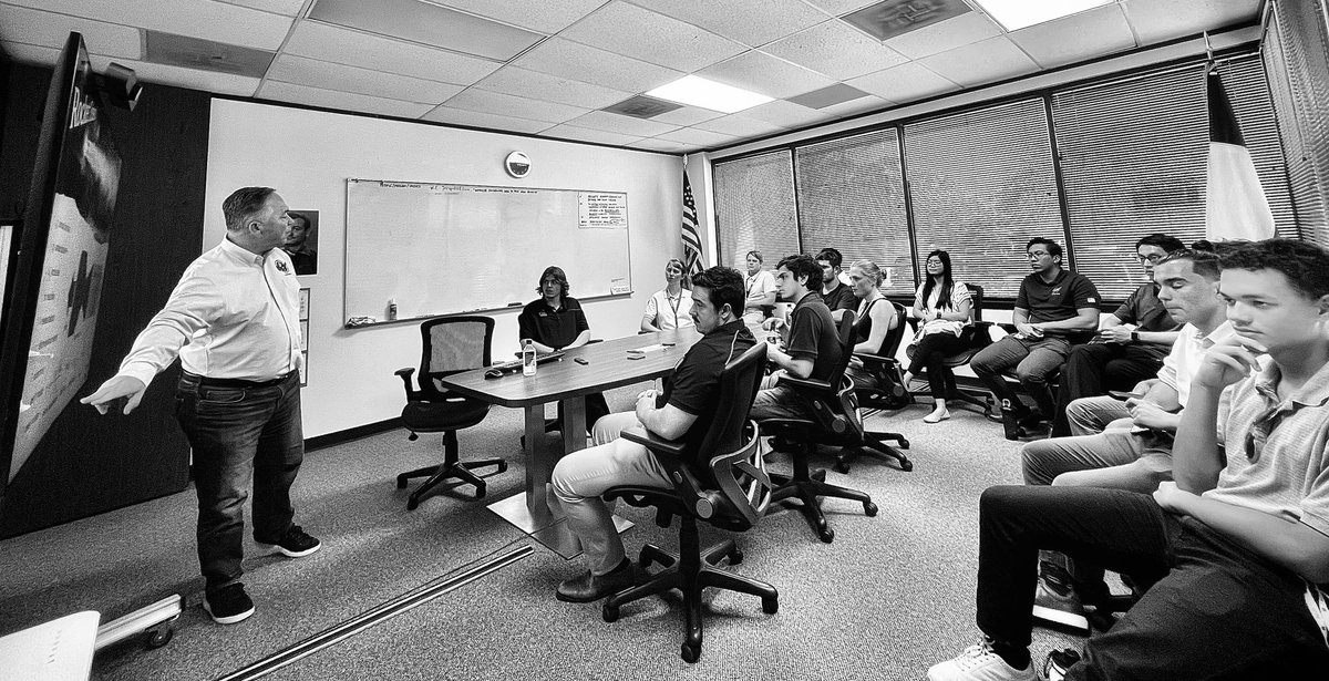 explorelsi's tweet photo. 🚀 Exciting day at LSI as Dr. White exhibits cutting-edge propulsion capabilities to JSC interns during an engaging tour! 🌟 #LSITour #SpaceInternship #Propulsion #SpaceScience #JSCVisit https://t.co/BovEIqhEks
