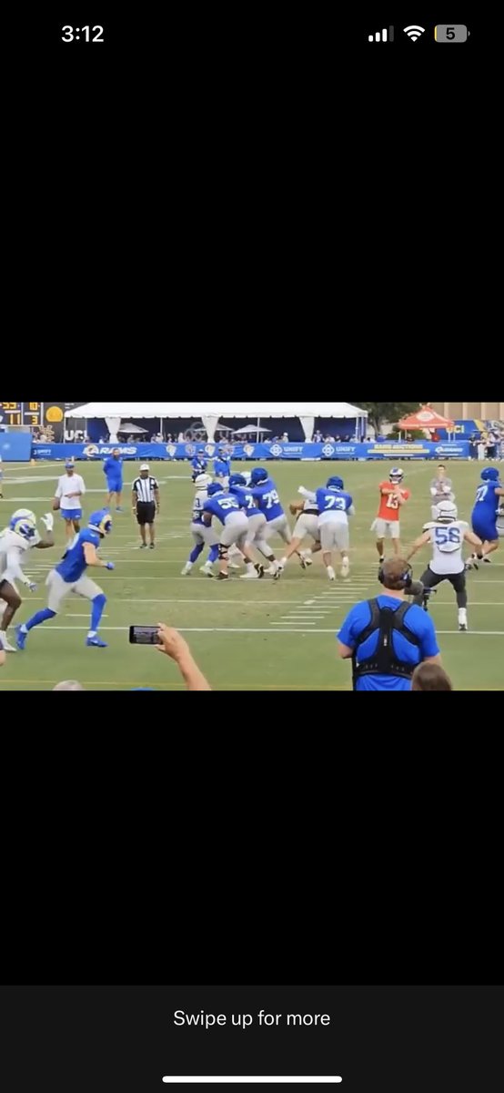 Aaronremo96's tweet photo. @ballsXDfunni @K1ng_Y_T @NFLRookieWatxh If that’s thrown on a rope, linebacker definitely jumping that. Stop hating 😂 https://t.co/W6GMEtkbzU