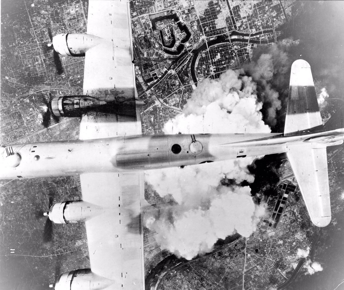 American bombers have carried out the largest air raid on Japan ever: 800 B-29 planes are dropping 6000 tons of incendiary bombs on multiple cities, killing 80,000 Japanese people.