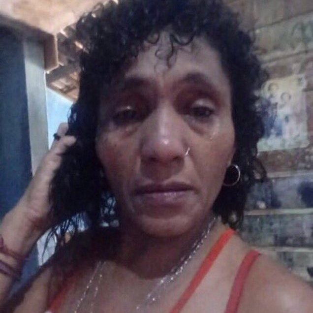 hj falei na aula q tô triste e uma amg perguntou "e desde qnd lésbica é feliz?"