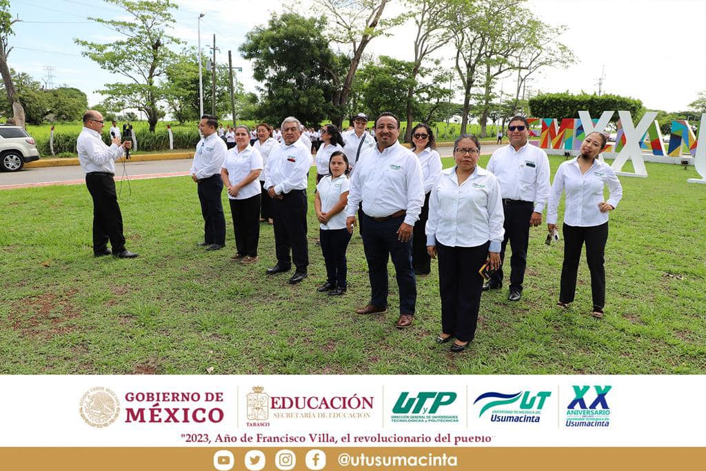 UTUSUMACINTA's tweet image. 📸#DetrásDeCámaras
Hoy te presentamos parte de la #GranFamiliaUTUsumacinta
¡¡No te pierdas las mejores imágenes, del detrás cámaras de la Sesión Fotográfica de nuestro XX Aniversario. 
#Álbum1
#OrgullosamenteUTU
#SomosUTdrilos