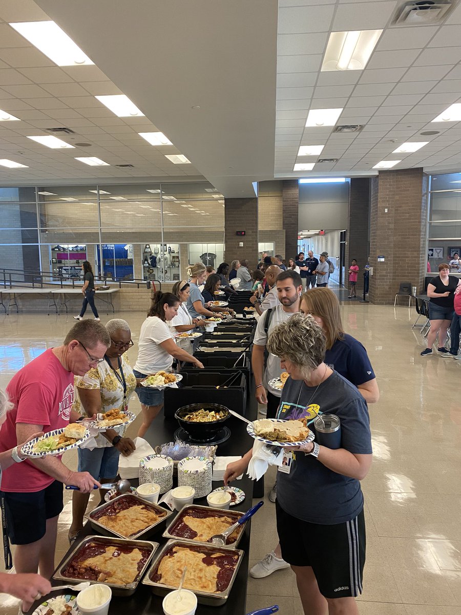 firmfoundation6's tweet photo. Ranger Nation enjoyed a nutritious and hearty lunch from Babes!!! The line tell sit all…
#rangerCON https://t.co/HOafizPRX6