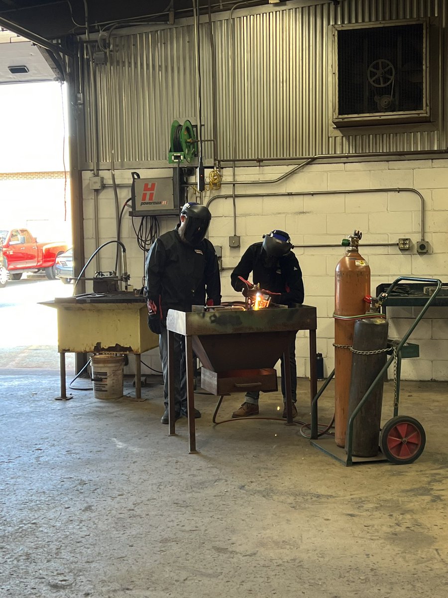 This is what professional learning looks like in @NCCVoTech! 

Enjoyed the welding lesson from <a href="/edelen_dan/">Dan Edelen</a> as he demonstrated the Cycle of Learning to the Professional Learning Team!

Real Life - Real Learning! #NCCVTWorks