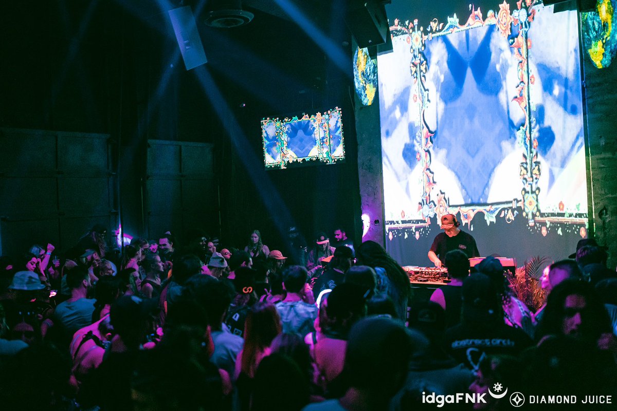 Recap of <a href="/potionsmusic/">potions</a> + <a href="/playerdavee/">PD</a> bringing the magic to Darkstar 🪄 
Check out the full album on our Facebook page! 

📸:  jaronqphoto