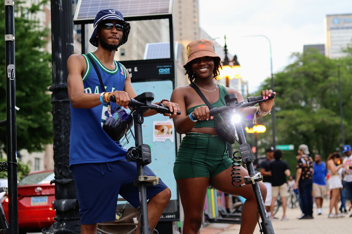Heading to <a href="/lollapalooza/">Lollapalooza</a> this week? 😎🎶

Divvy has you covered for a breezy way to get there. One free ride (up to $5) using the code LOLLA23 in the @Lyft or Divvy app. We'll have a valet at 8th Ave &amp; Michigan so you don't have to worry about bike parking! 🚲🛴🙌🏼

#Lollapalooza
