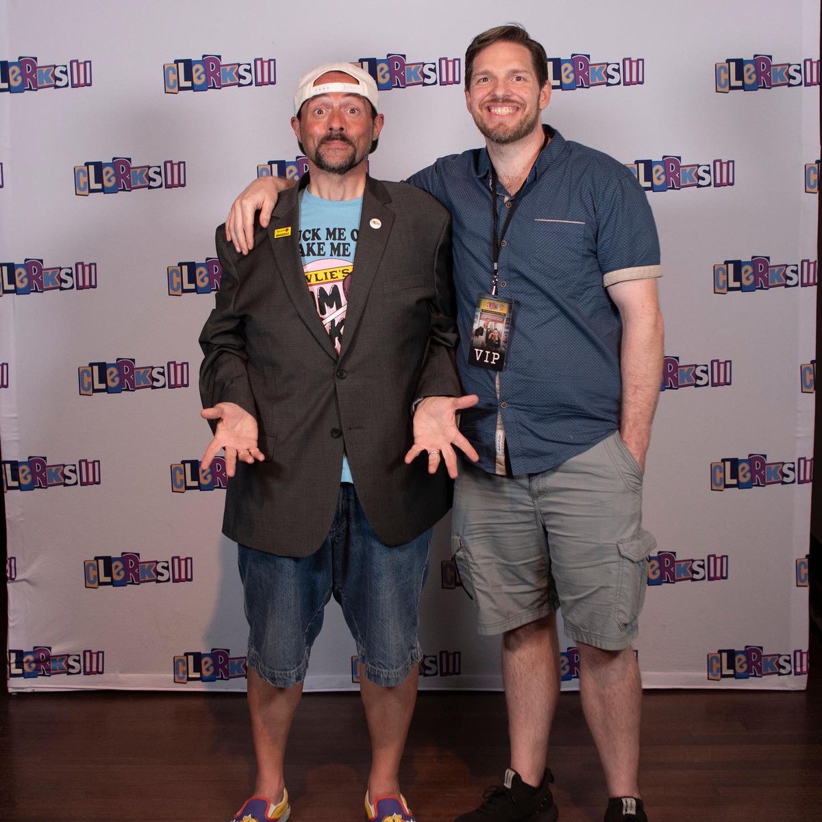 AwakenExchanges's tweet photo. Happy birthday @ThatKevinSmith! Hope you have another kick-ass year of being on this planet and making your fans feel genuinely loved and cared for! 🙌🙏 https://t.co/wZdgFUUIGt
