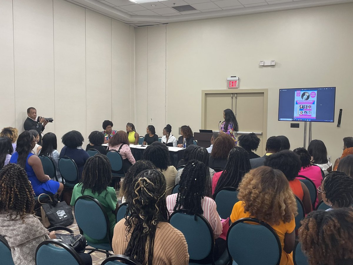 Wearing your #Crownonair panel is on 🔥

Wearing your natural hair 
comes with risks and rewards says <a href="/TasharaParker/">TasharaTakesTexas</a> 

The reality is that  in the #TVnees business not everyone is on board yet. #NABJ23