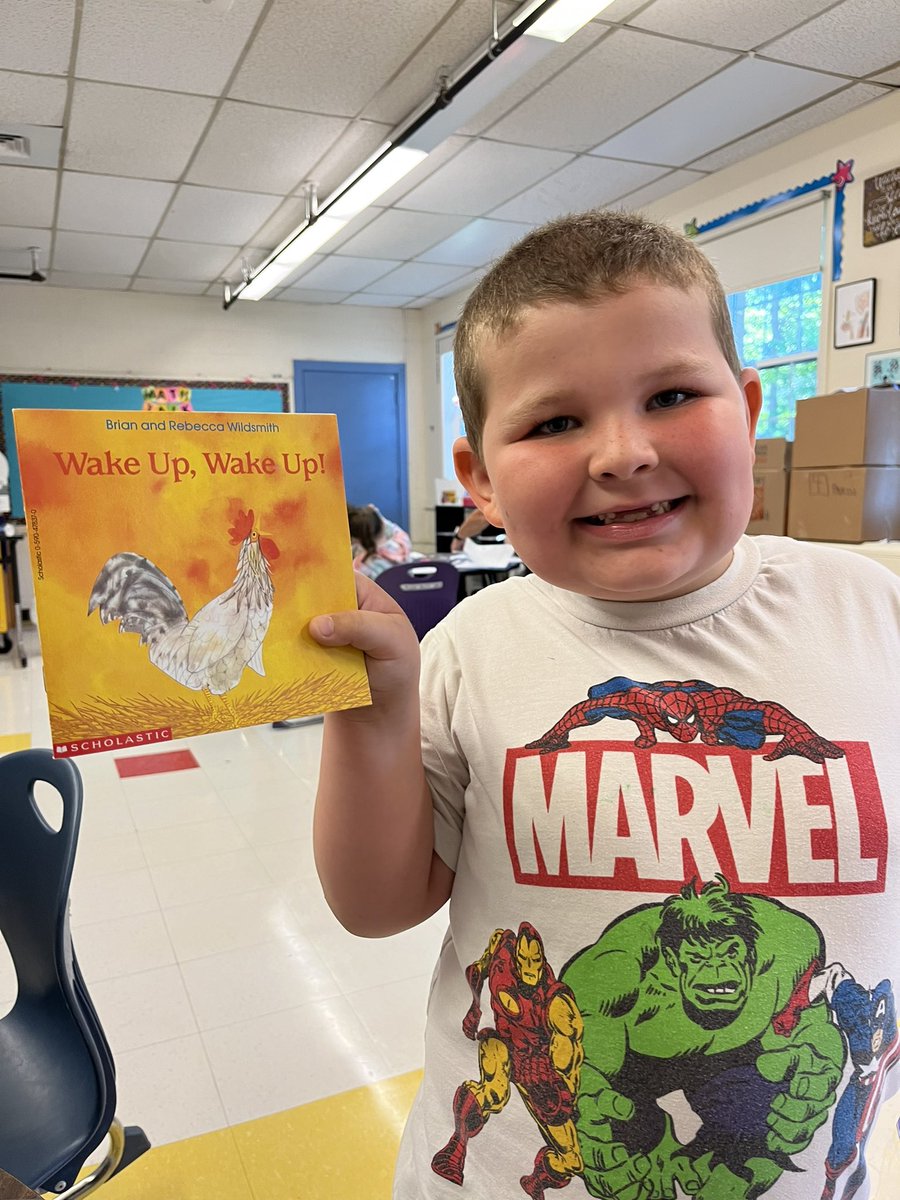 2ndHdes's tweet photo. Thank you @sau_34 for books for the HDES Summer Program. #hdespride #hdsdpride https://t.co/YLWxCsPTfU