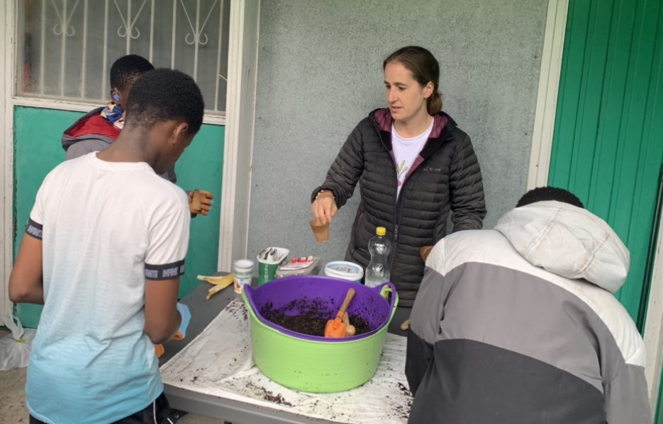 ChampionsCSH's tweet photo. Rain never stops play with Summer Camp

40 kids still turned up 🤩

Had an hour of board games, planting and cooking with @SeasonWellCIC 

Then footy after lunch to finish the day🏆⚫️⚪️⚽️@LeedsCommFound https://t.co/GASer1N3WZ