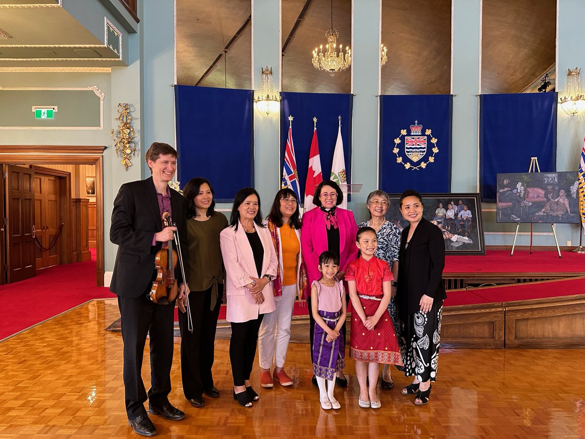 PchcMoM's tweet photo. A few special moments from our #HeartsofFreedom exhibit, in Victoria in July, where its BC tour concluded. Our heartfelt gratitude to: @CityOfVictoria for the My Great Neighbourhood grant and to our partner @uwsvi. A huge appreciation also to our key volunteers in Victoria. https://t.co/qYB6FaKQh1