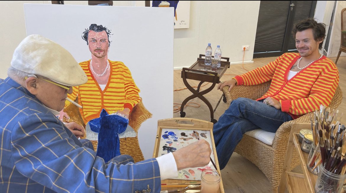 #DavidHockney apparently one of our greatest living artists painting a portrait of #HarryStyles.
And it looks like it been done by a kid at school for their GCSE.
What a con.
#tuesdayvibe