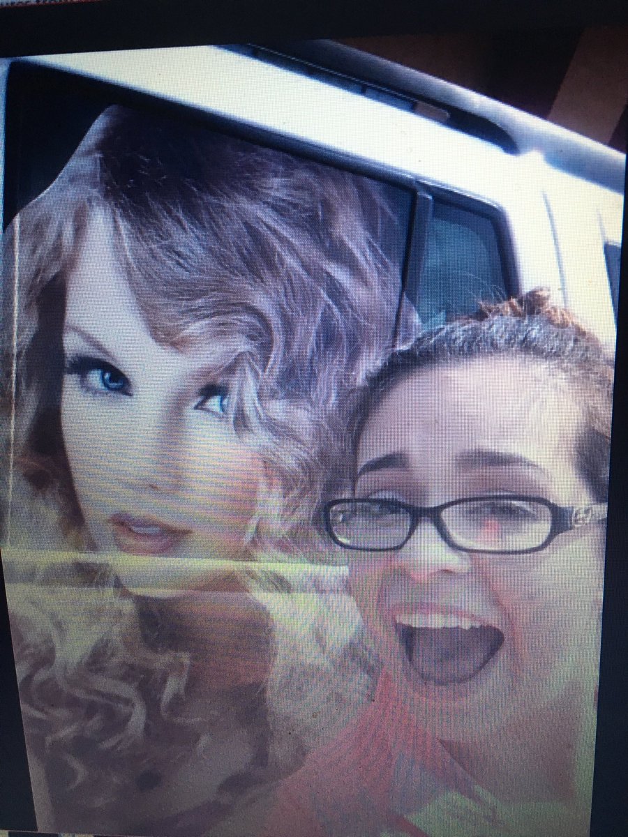 analiSWIFT's tweet photo. @ErasTourResell OMG PLEASE PLEASE!!!!!!! Choose me!!!! https://t.co/BYlk0vVXK4