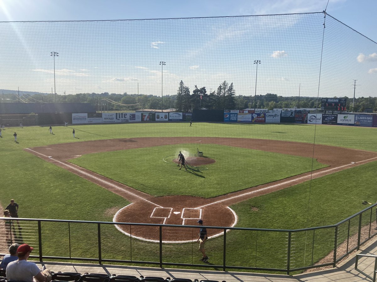 Back in Wausau! @RapidsRafters looking to make it 3 straight over @ChucksBaseball and 4 overall! Tune in on @AM1320_WFHR for pregame at 6:20 followed by the call at 6:35! 🎙️: radio.securenetsystems.net/cwa/index.cfm?…