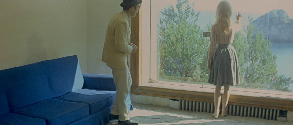 #cinema #godard #brigittebardot #piccoli 
Jean-Luc Godard (1962) : "En tout cas, quelque chose passe. C’est pourquoi le cinéma d’Antonioni, avec son côté non-communicabilité, n’est pas le mien. Rossellini m’a dit que je frôlais le péché d’Antonioni, mais que je l’évitais de